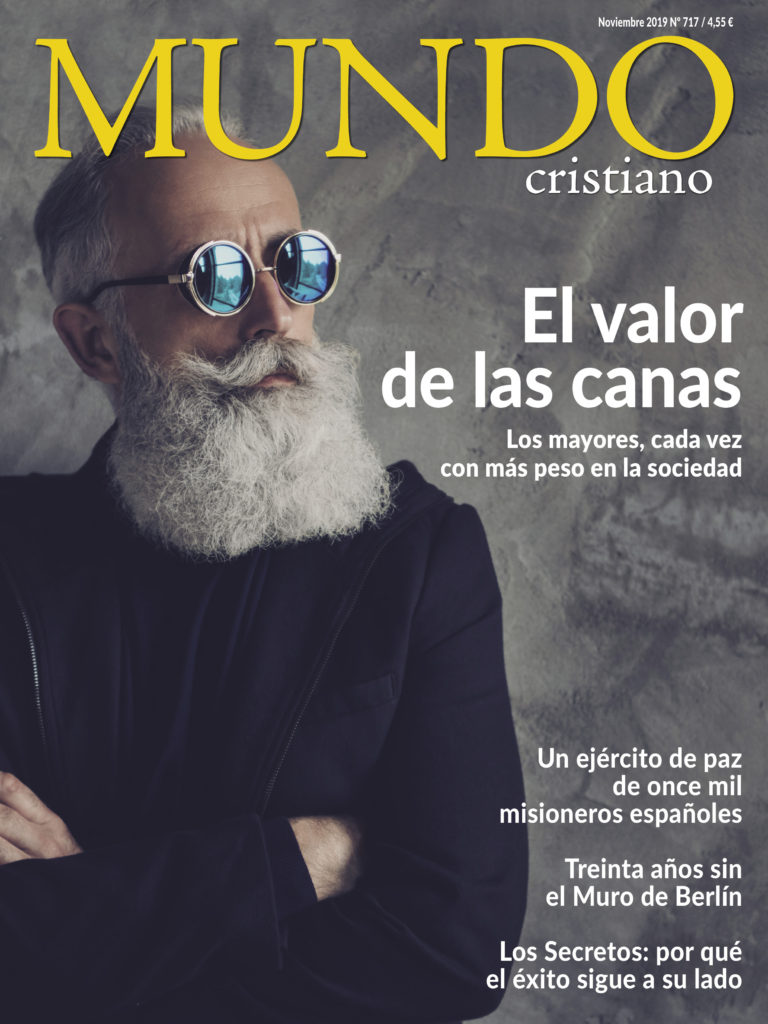 Portada de noviembre de Mundo Cristiano con el reportaje sobre Enrique Urquijo.