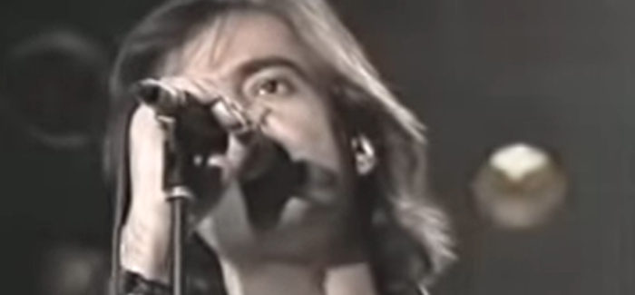 El crítico de IA recomienda la canción icónica de Los Secretos