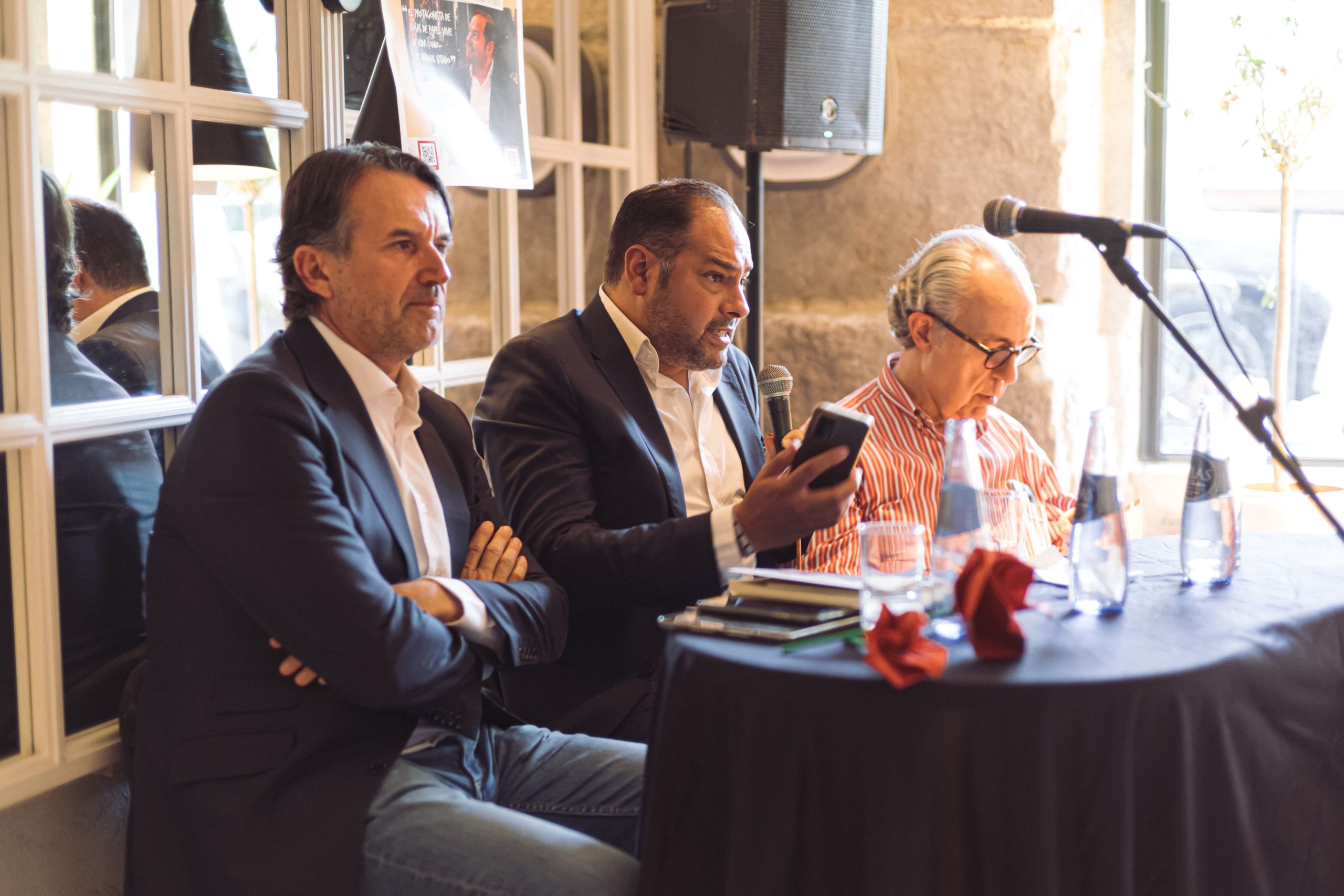 Itxu Díaz llega a Santander con la novela musical «Rosas de papel»: jueves 17 de agosto en Pub Zeppelin